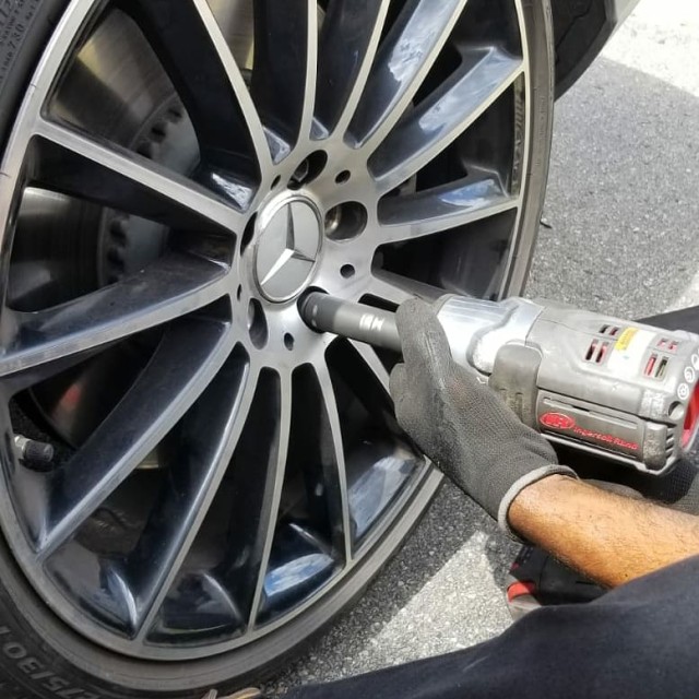 CarLabs Auto Tire Change